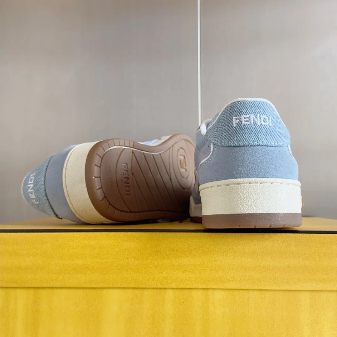 Top version: Couple model, cloth cover 700💰 Fendi Fendi match series Couple model, film, casual sports shoes, sneakers, original purchase, development and production of these FENDI Match lace-up sports shoes. Small perforations accent the upper. Made of white leather with beige suede details. Matcha green leather FF applique. Rubber sole with FENDI lettering on the side. Comes with exquisite packaging at the counter 🛍📦 ▪️ Fabric: Original custom imported first-layer cowhide ▪️ Lining: Imported custom breathable mesh ▪️ Sole: Original molded TPU two-color combination sole ▪️ Sole thickness: 3CM ▪️ Size: Women's 35-41 / Men's 39-45